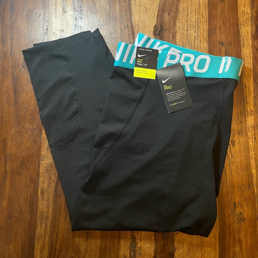 NWT Nike Pro Tight Fit Crop Leggings